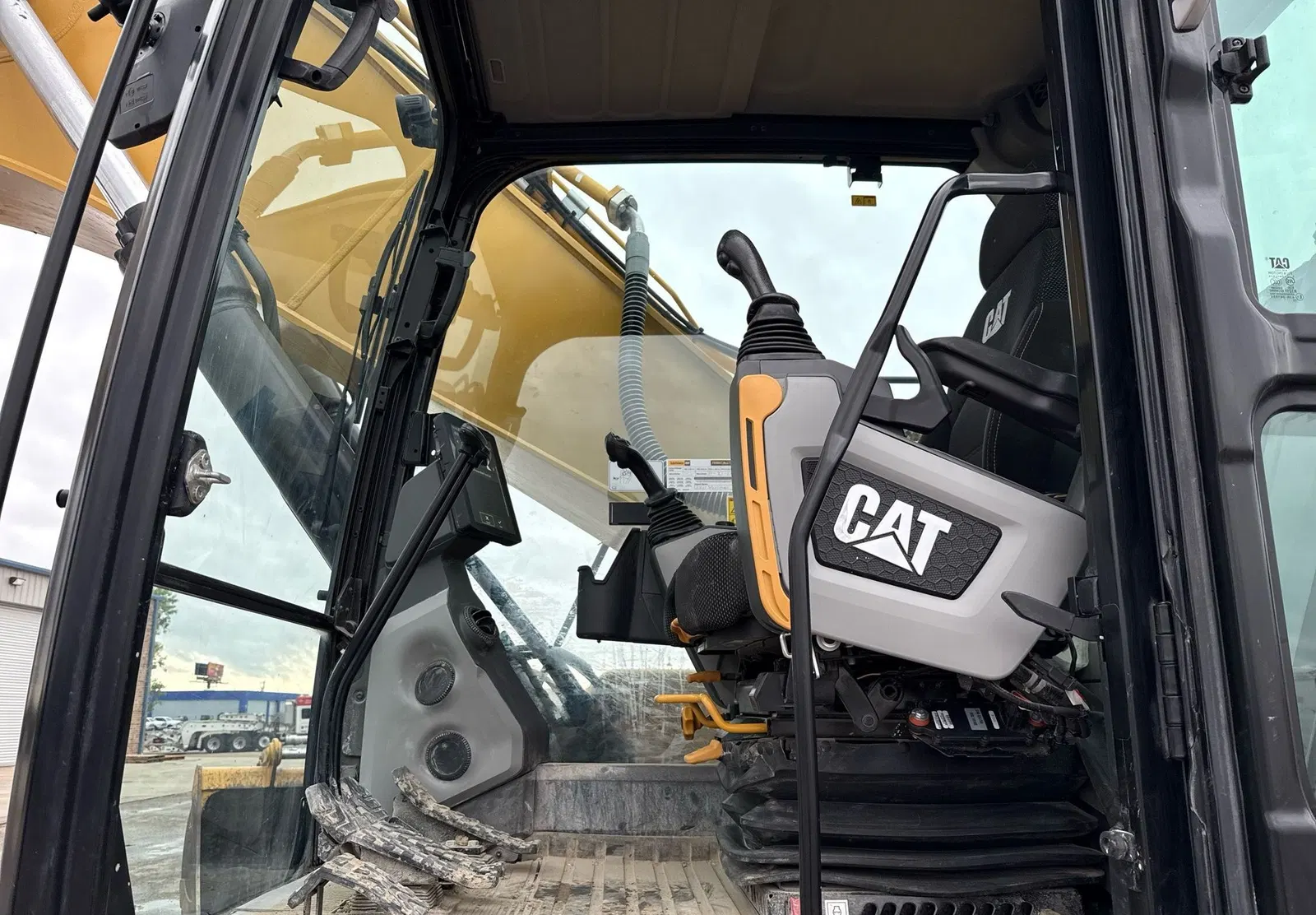 2023 Caterpillar 336