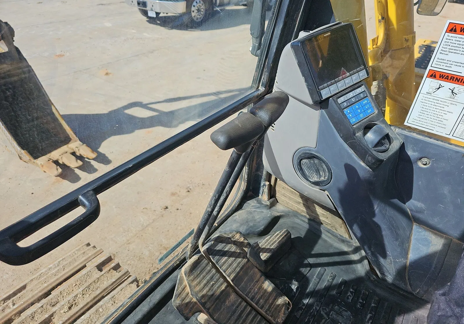 2017 Komatsu PC360LC-11