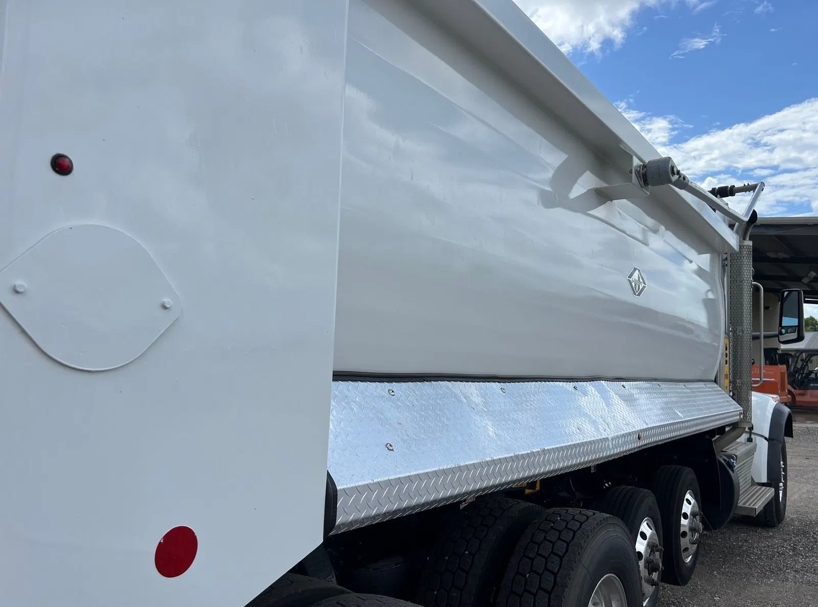 2023 Peterbilt 567