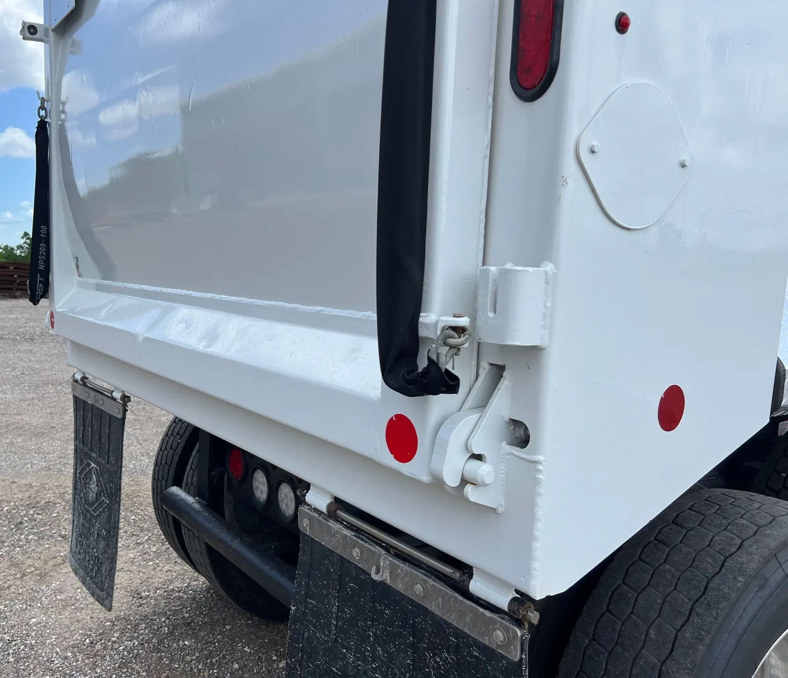 2023 Peterbilt 567