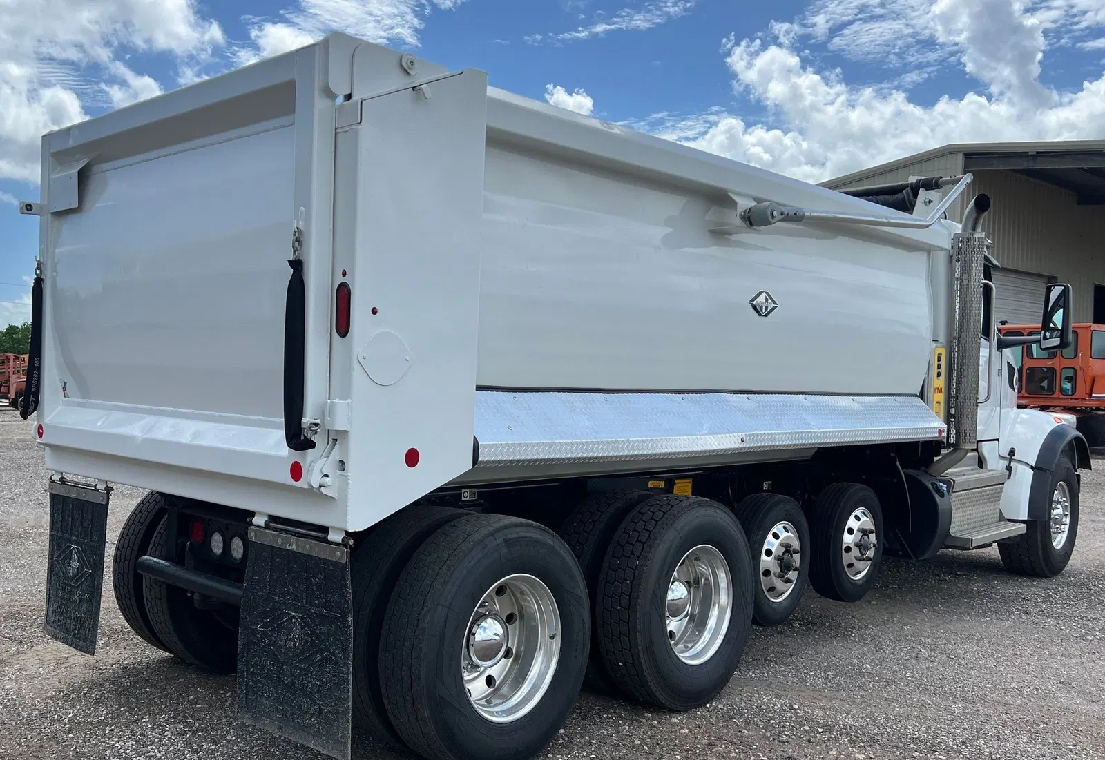 2023 Peterbilt 567