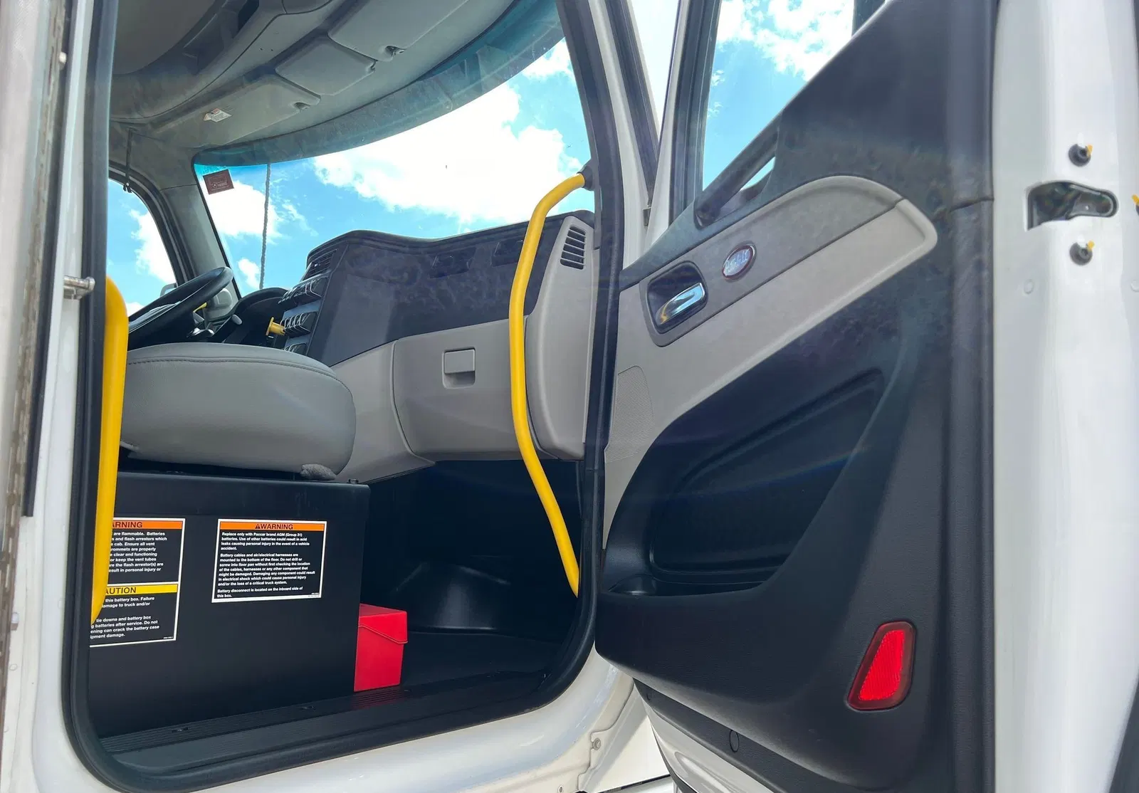 2023 Peterbilt 567
