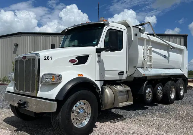 2023 Peterbilt 567