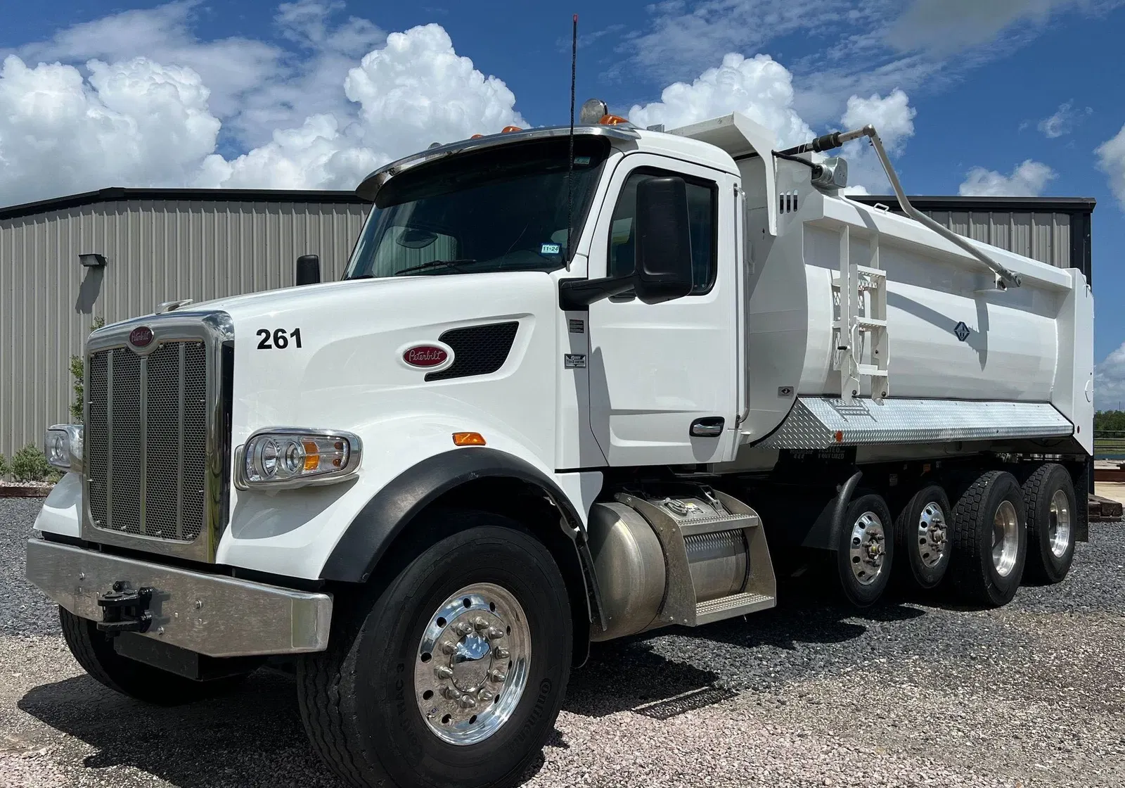 2023 Peterbilt 567