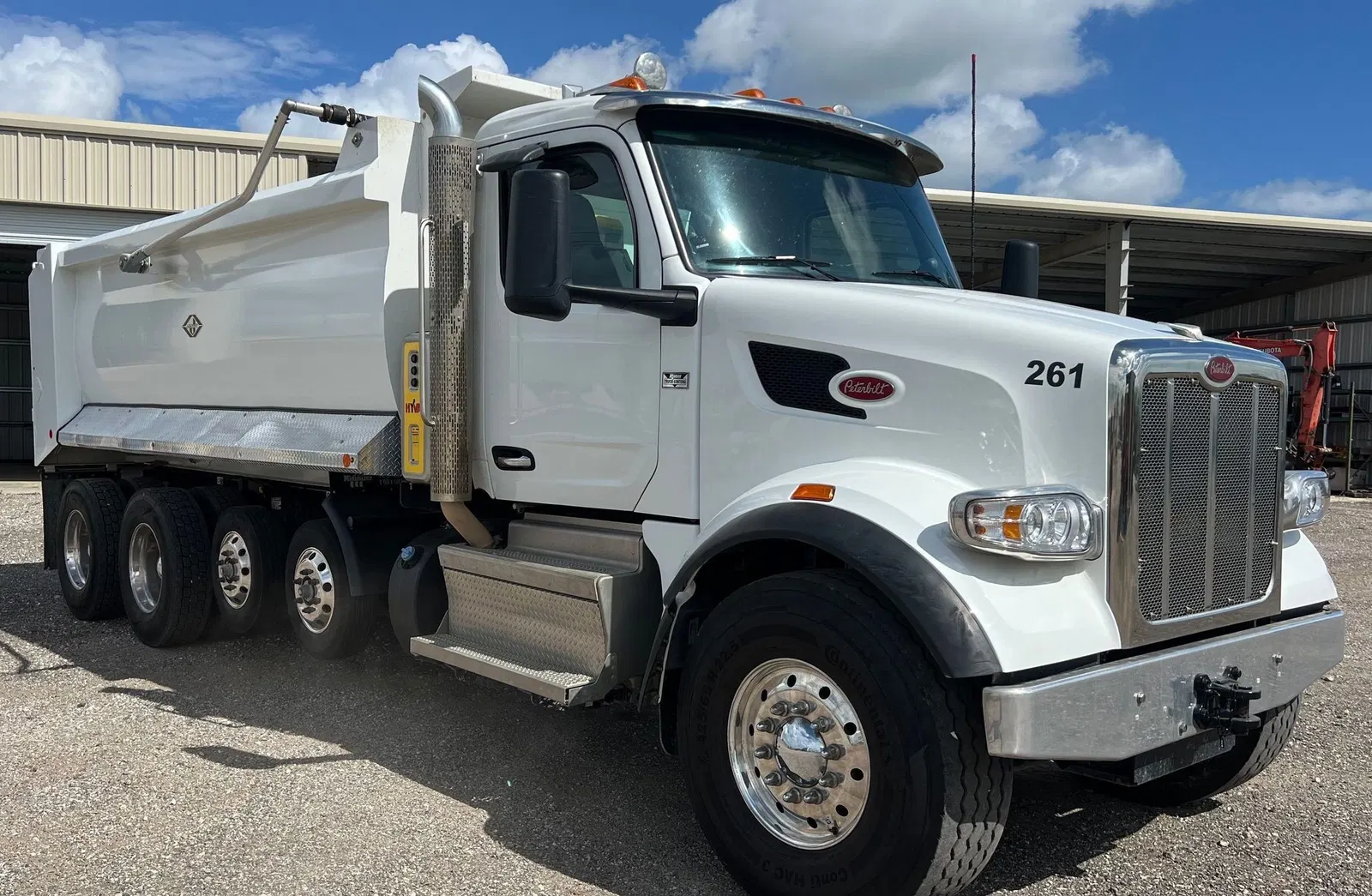 2023 Peterbilt 567