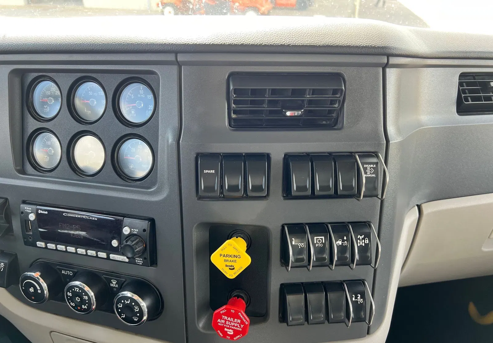 2023 Peterbilt 567