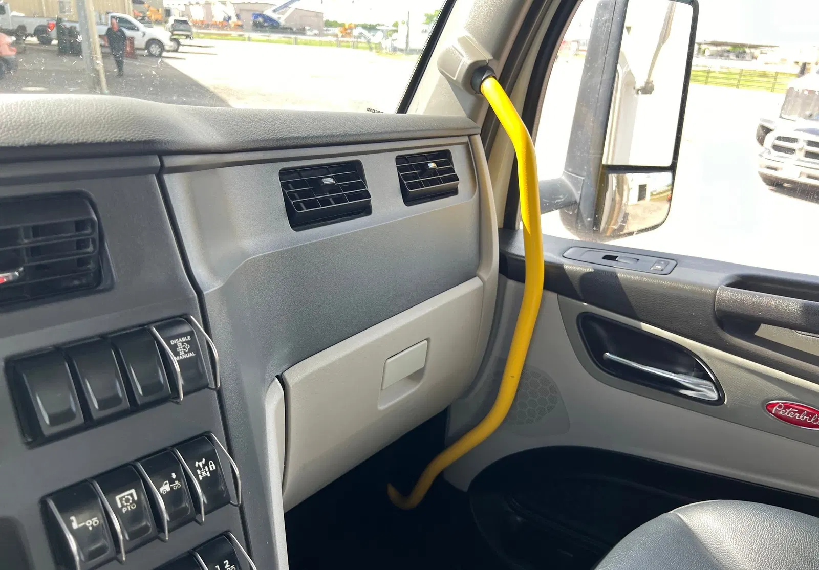 2023 Peterbilt 567