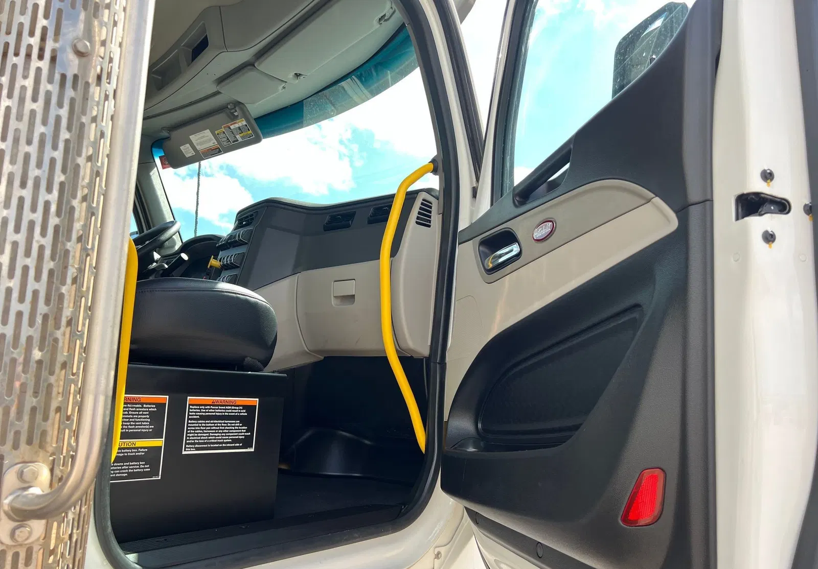 2023 Peterbilt 567