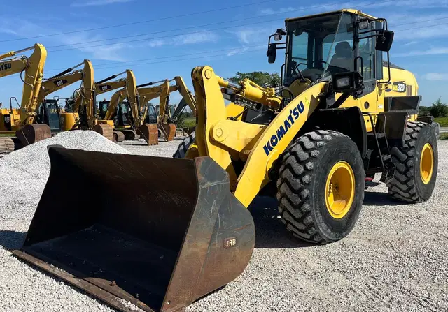 2018 Komatsu WA320-8