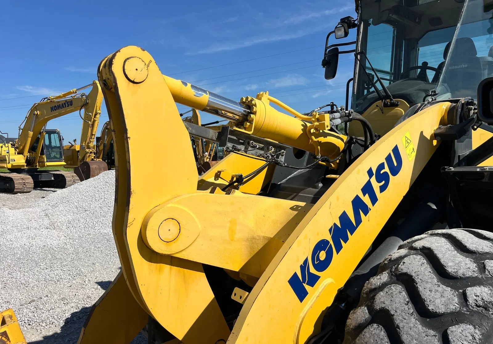 2018 Komatsu WA320-8