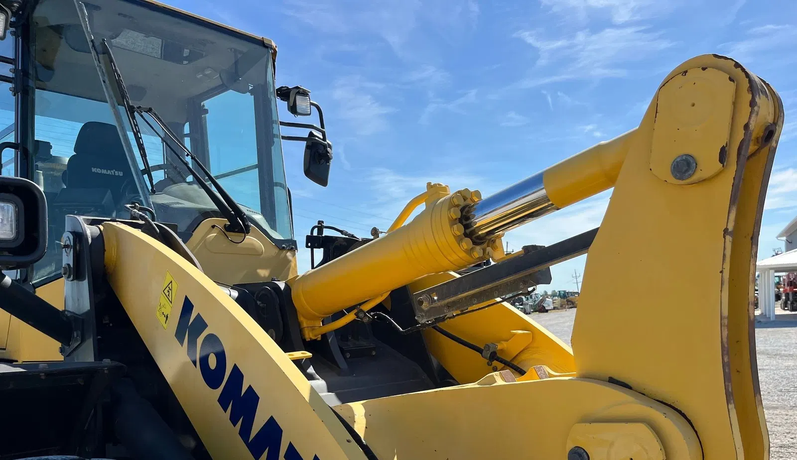 2018 Komatsu WA320-8