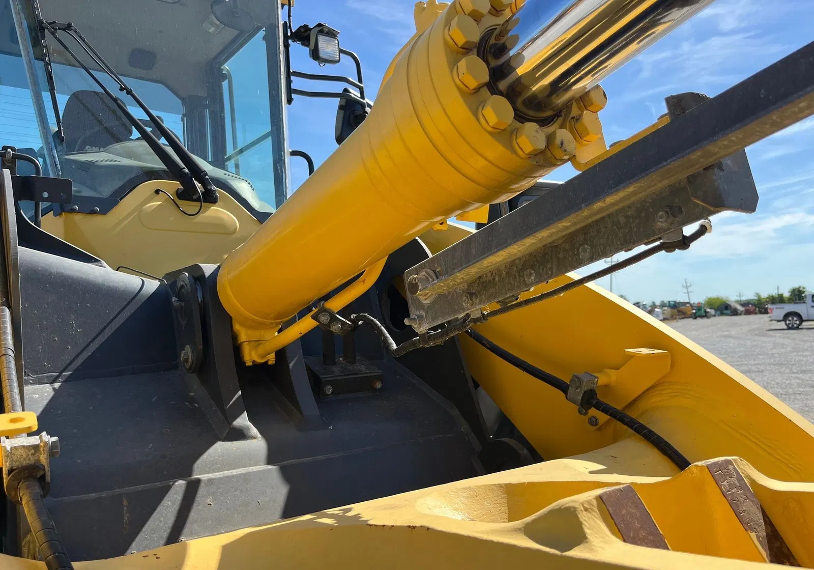 2018 Komatsu WA320-8