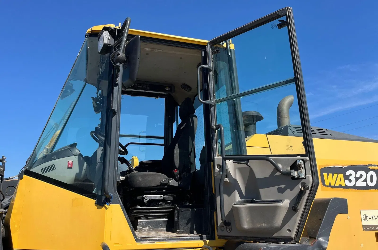 2018 Komatsu WA320-8