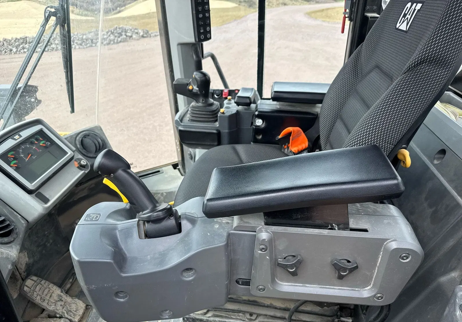 2023 Caterpillar 950M