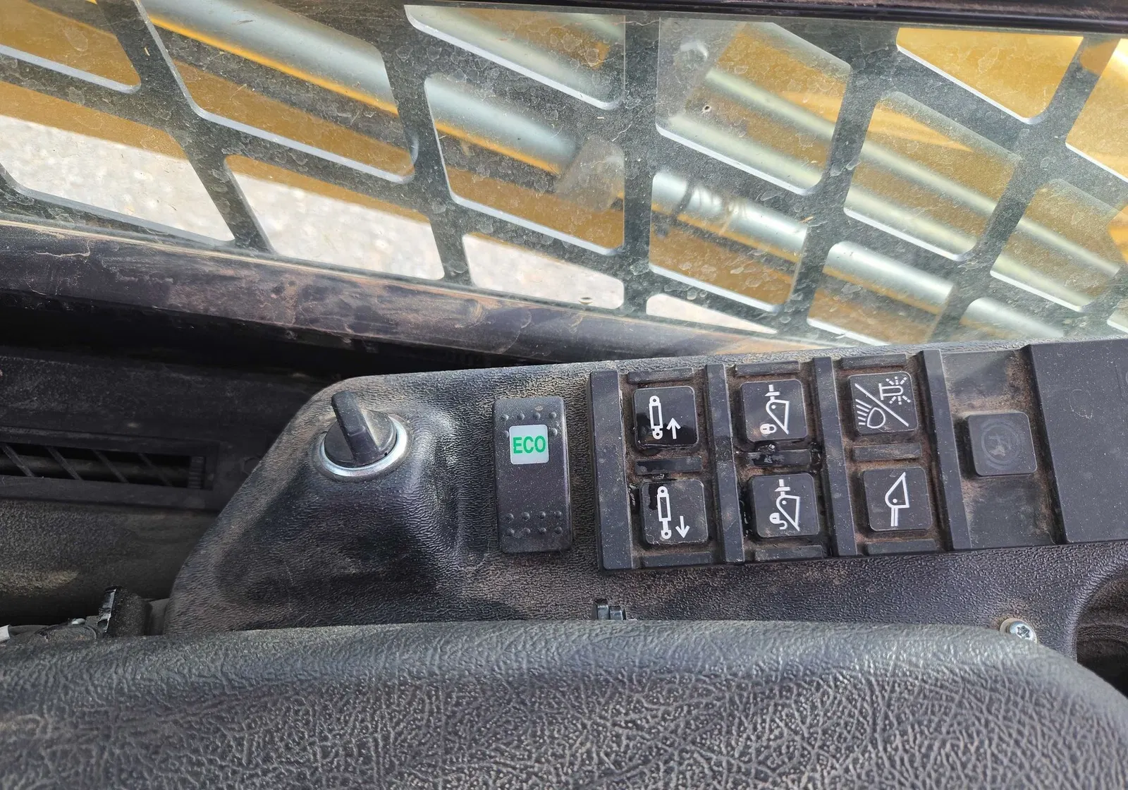 2023 Gehl VT320