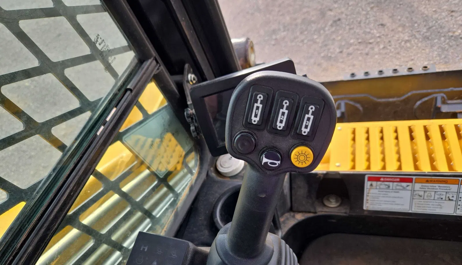2023 Gehl VT320