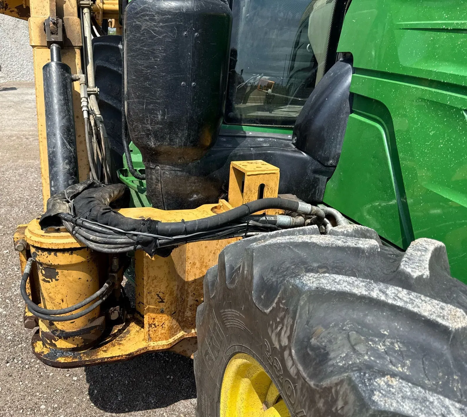 2016 John Deere 6110M