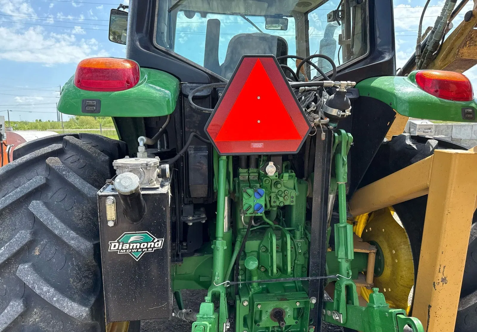 2016 John Deere 6110M