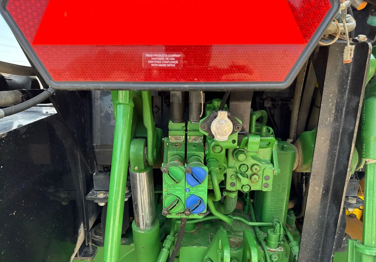 2016 John Deere 6110M