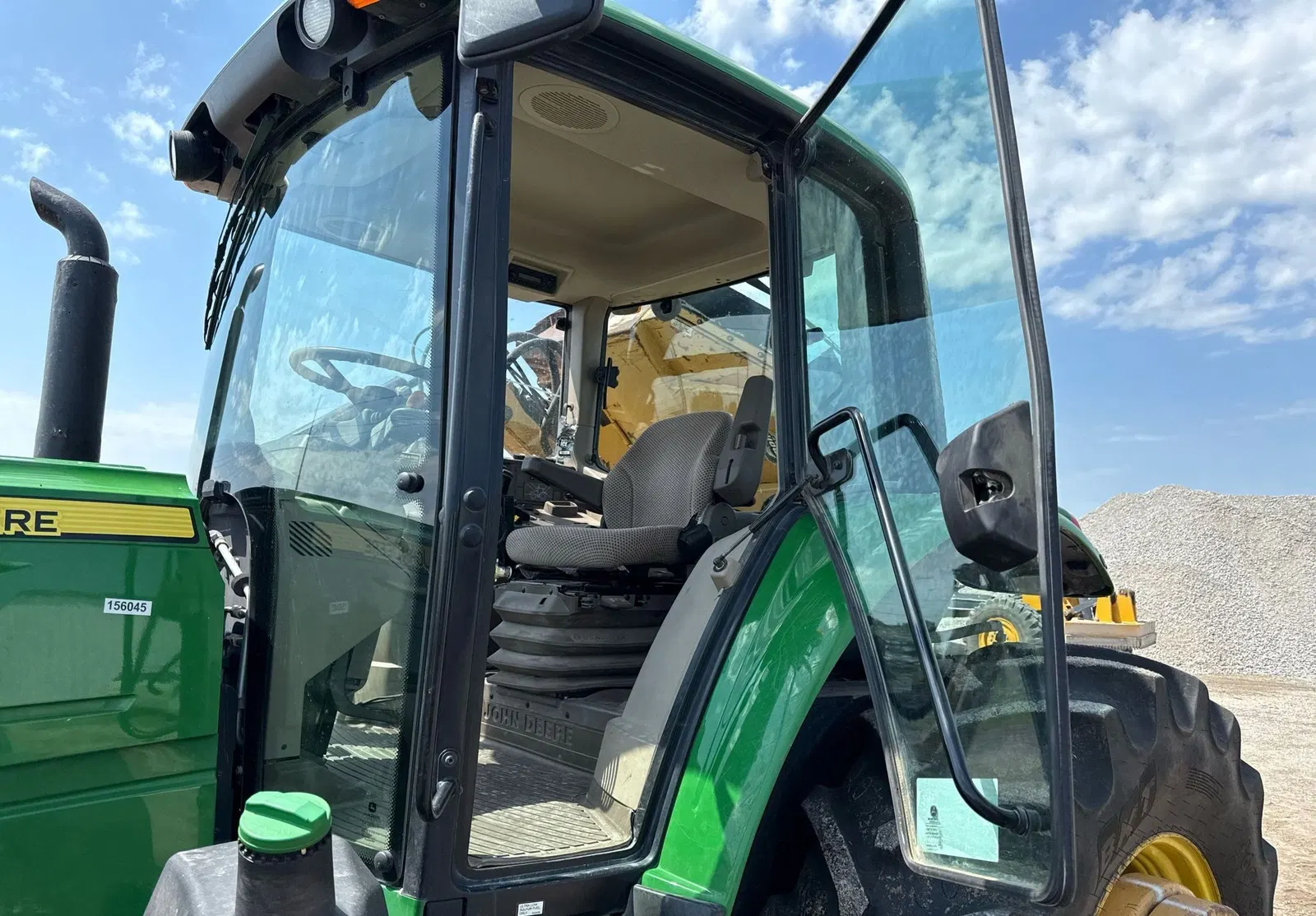2016 John Deere 6110M