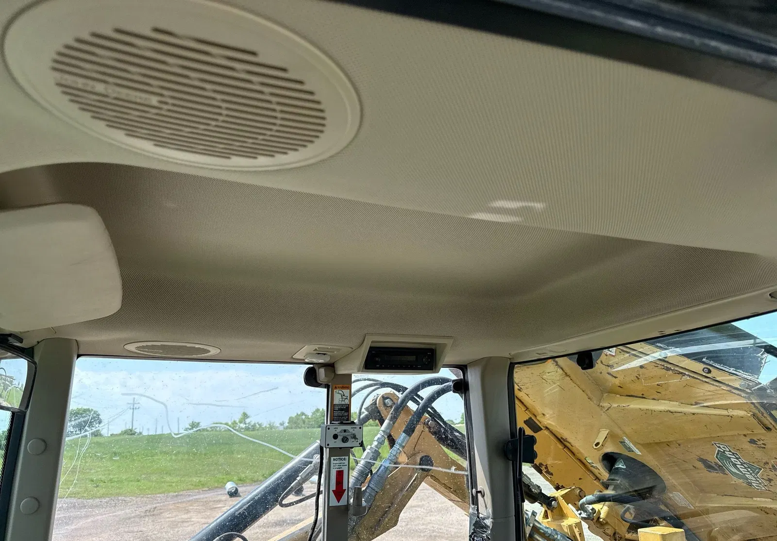 2016 John Deere 6110M