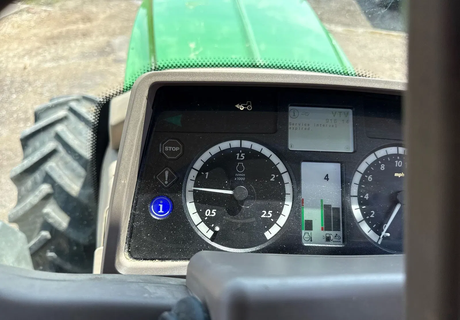2016 John Deere 6110M
