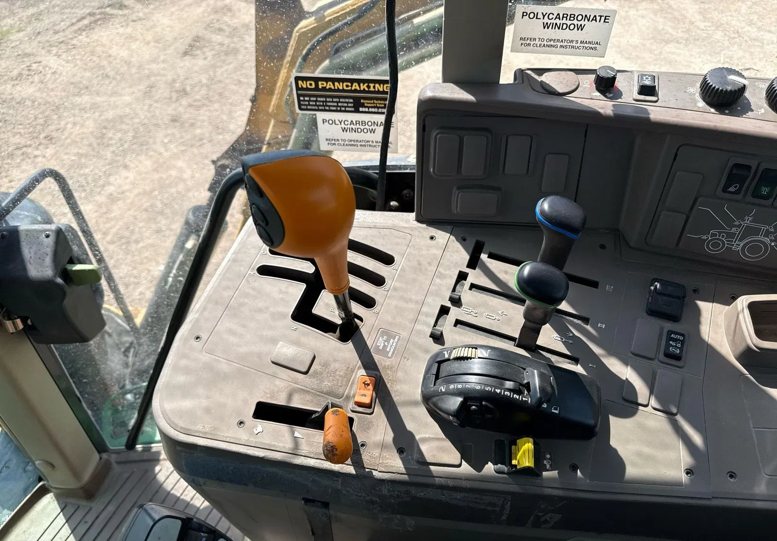 2016 John Deere 6110M