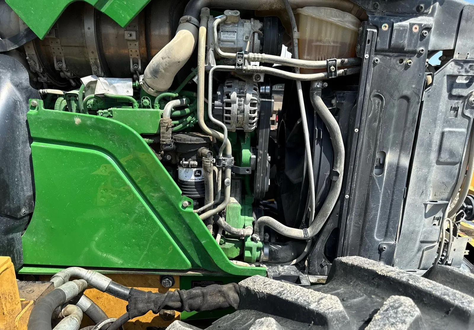 2016 John Deere 6110M