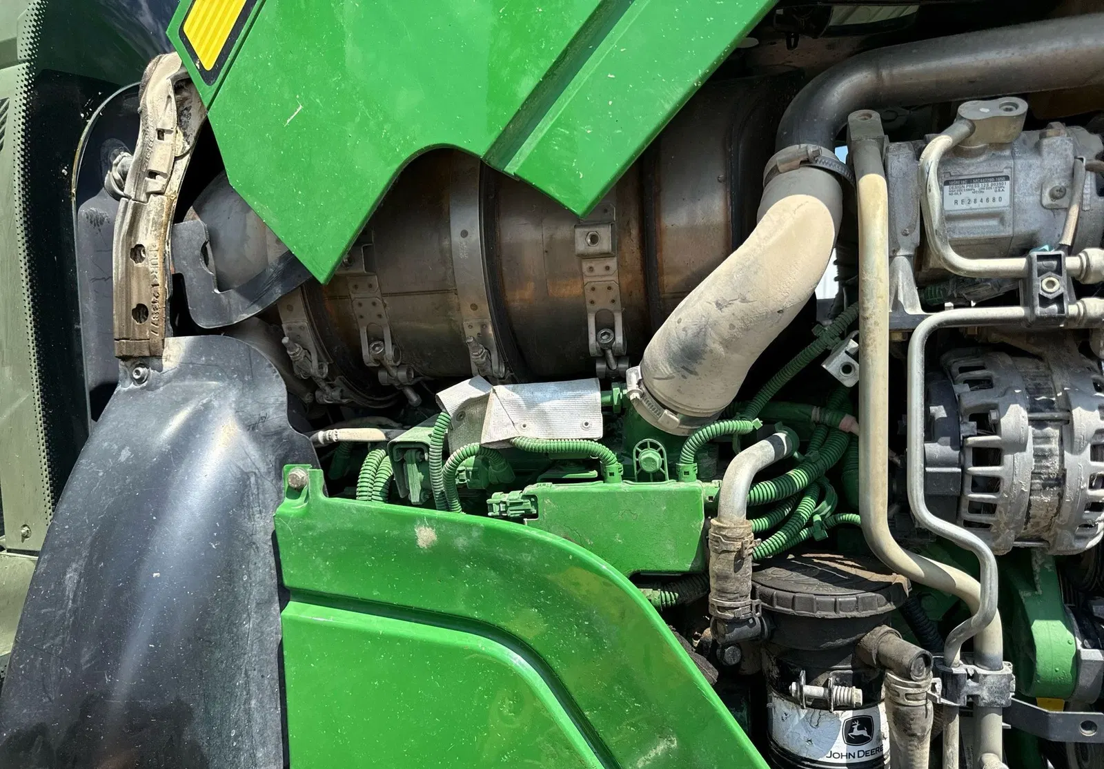 2016 John Deere 6110M