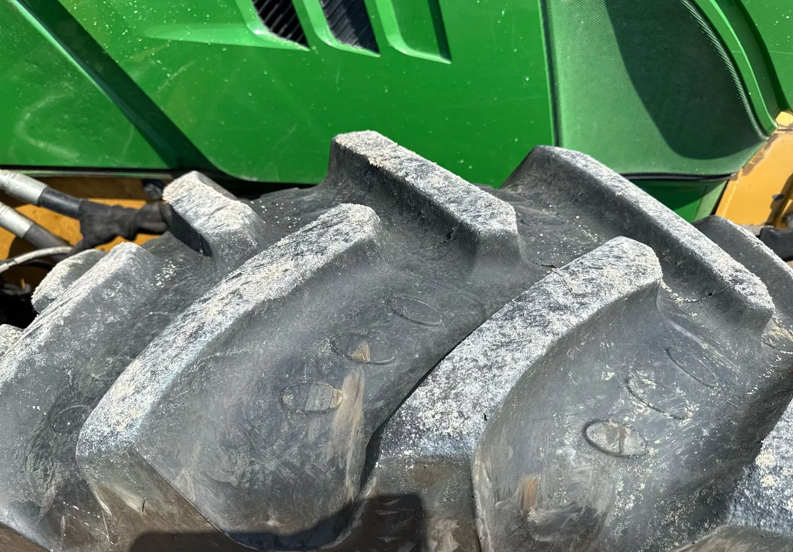 2016 John Deere 6110M
