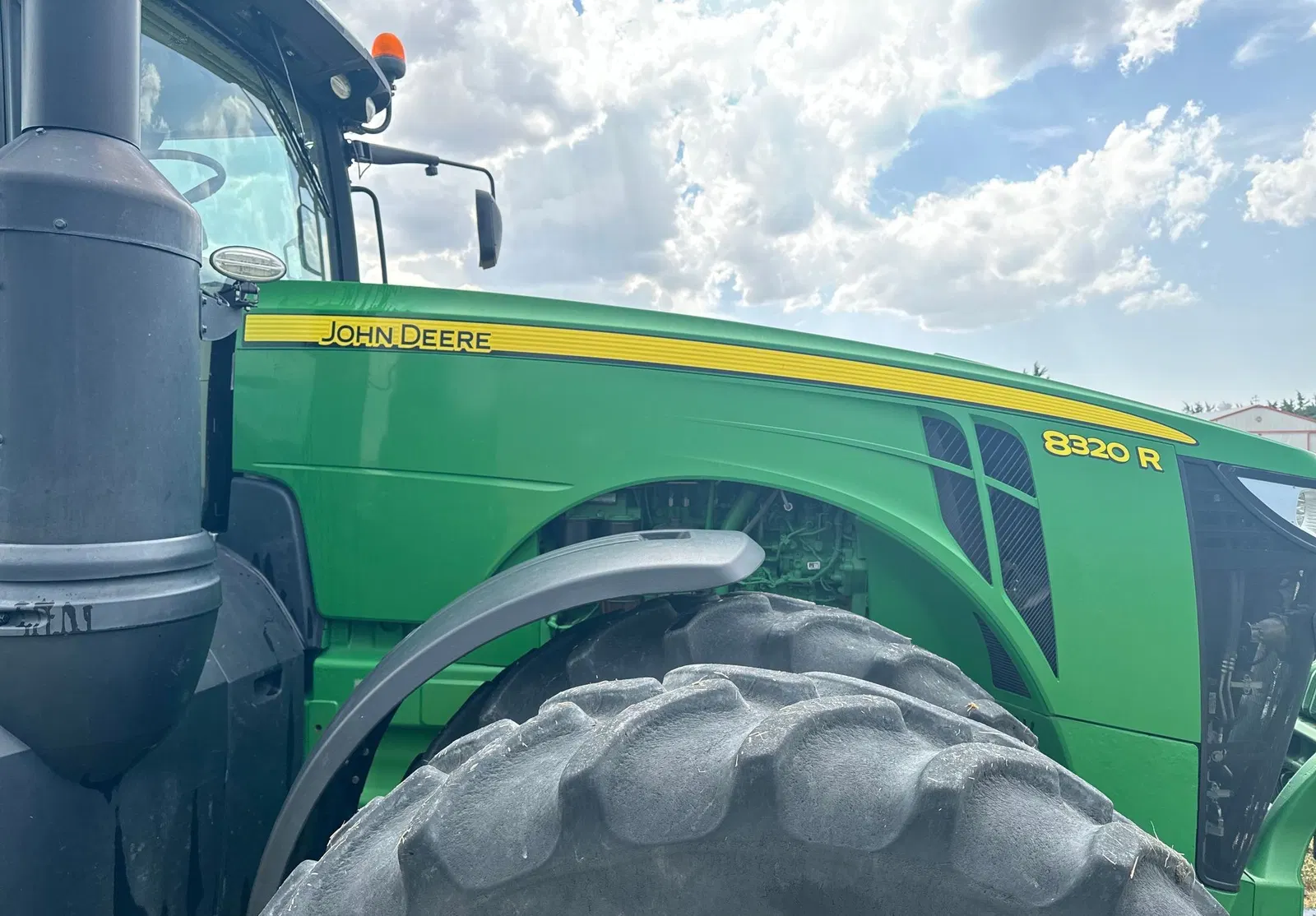2015 John Deere 8320R