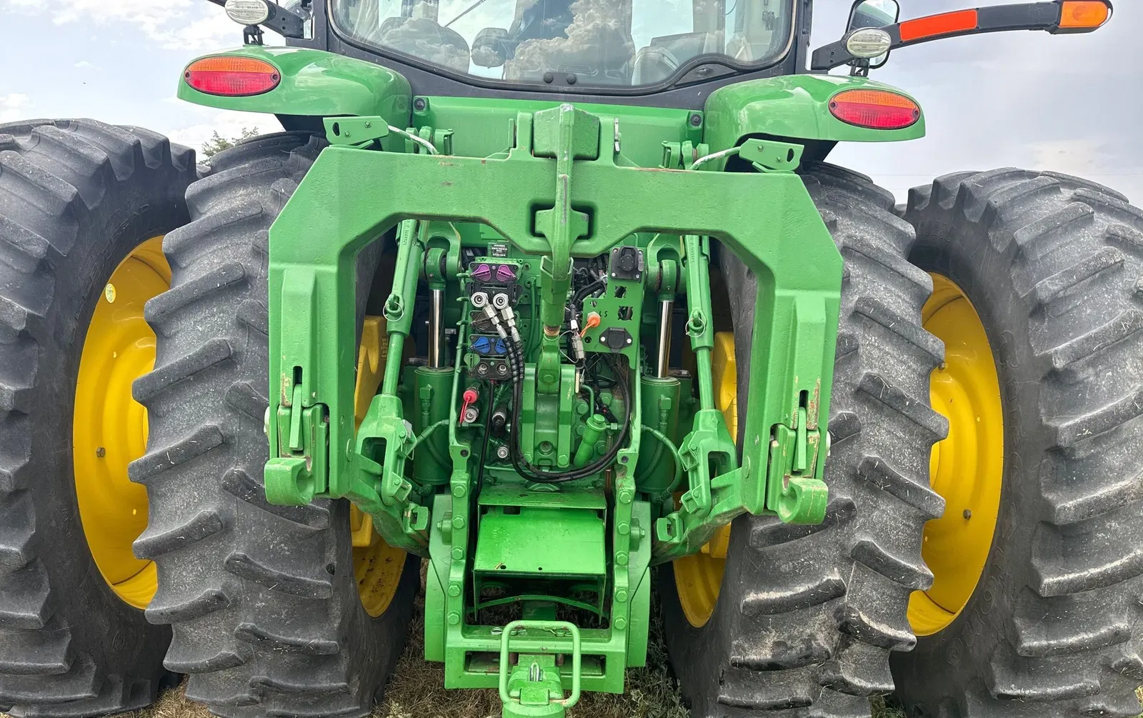 2015 John Deere 8320R
