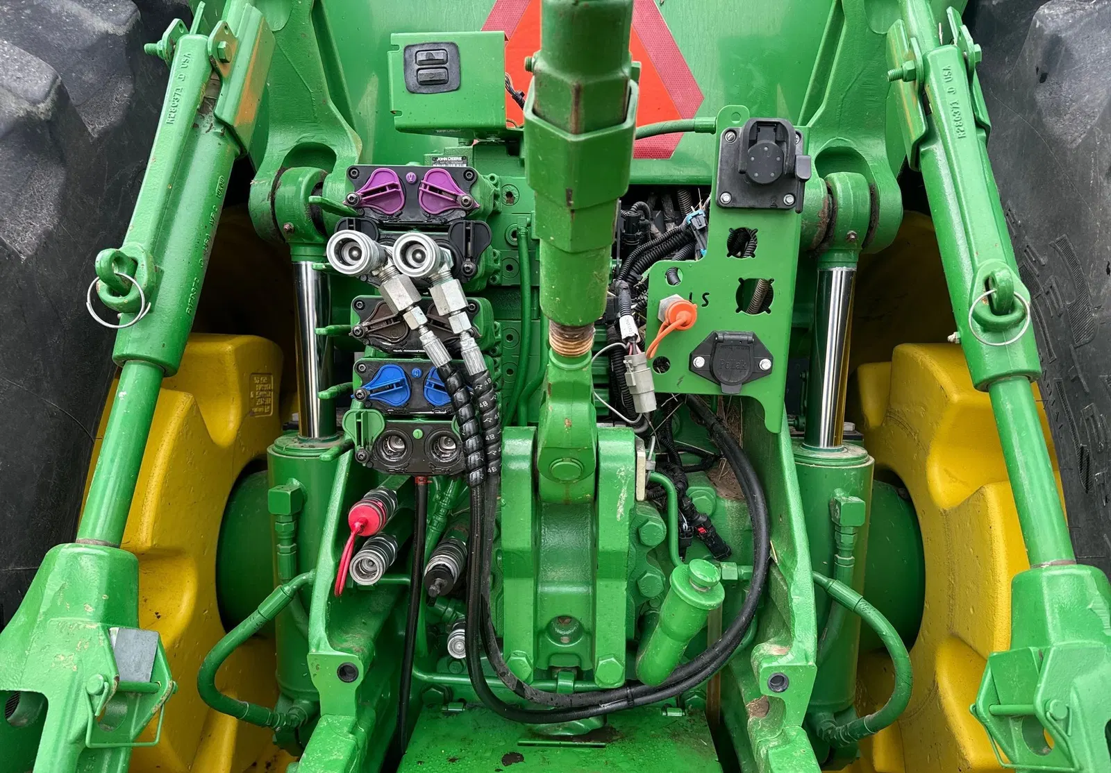 2015 John Deere 8320R