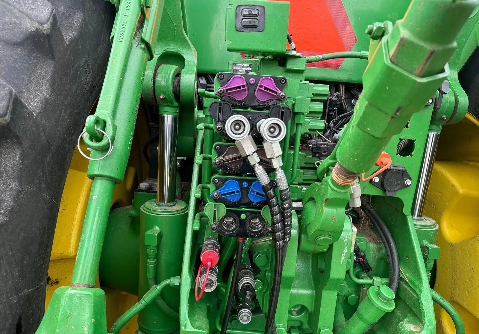 2015 John Deere 8320R