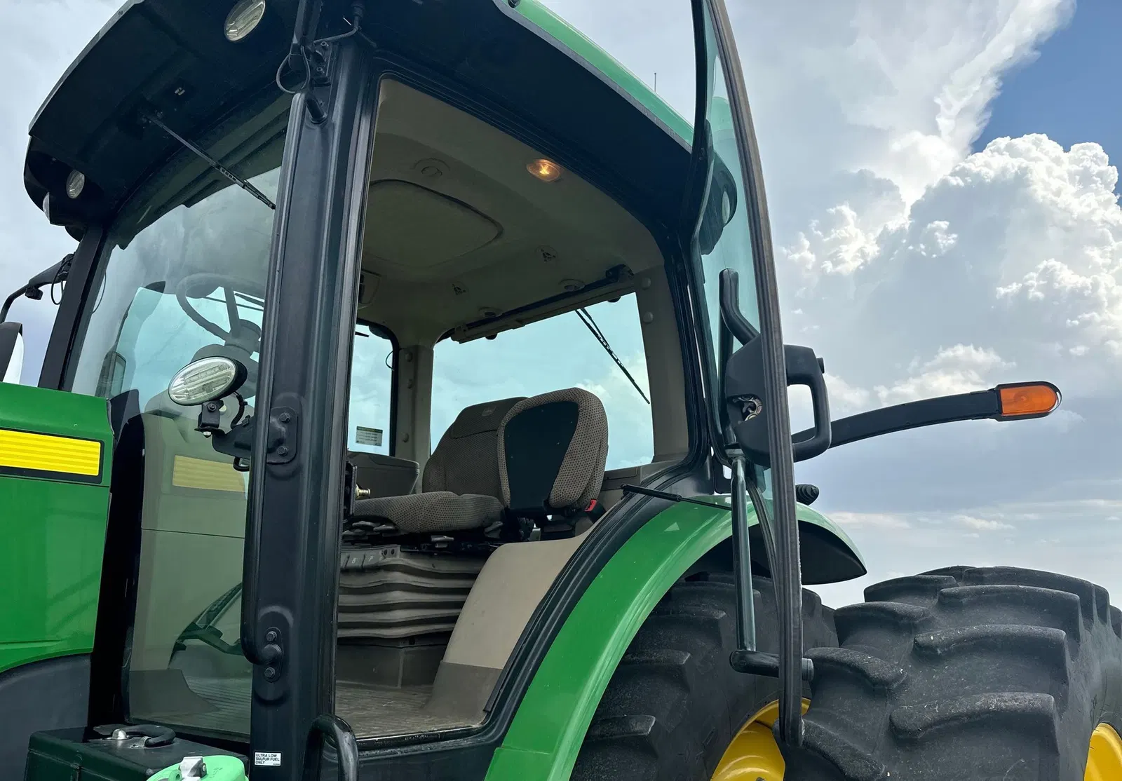 2015 John Deere 8320R