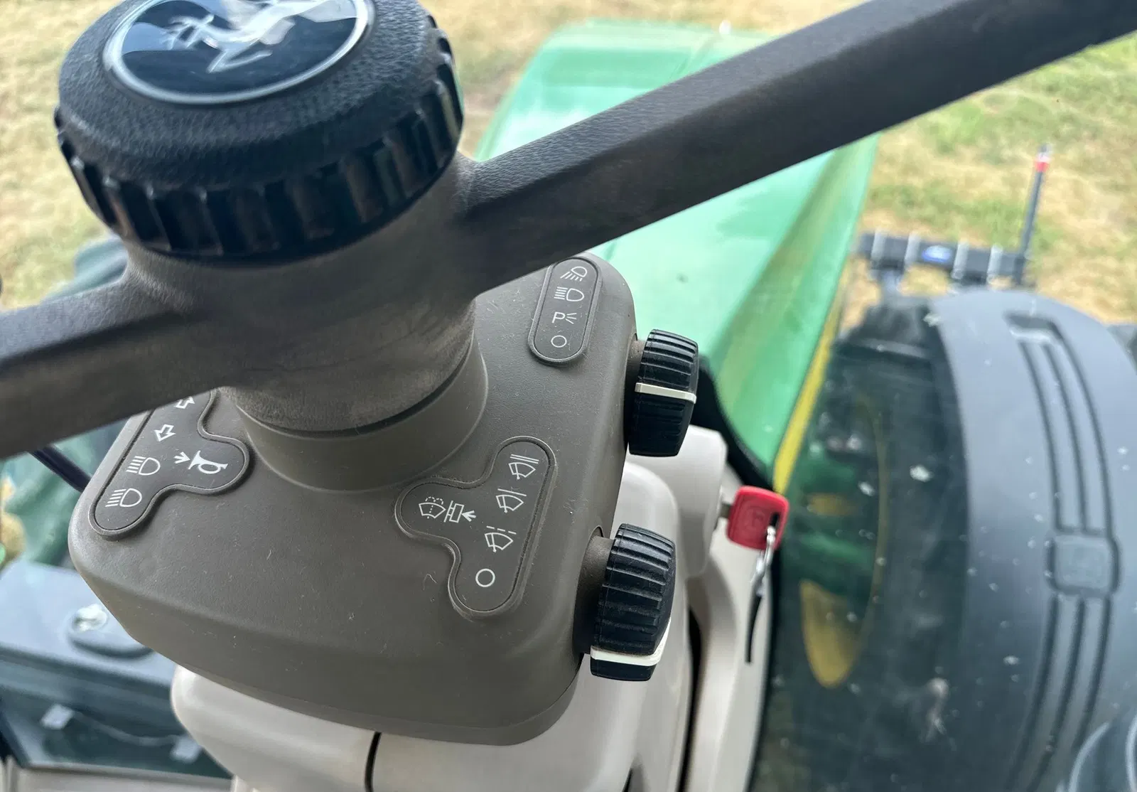 2015 John Deere 8320R
