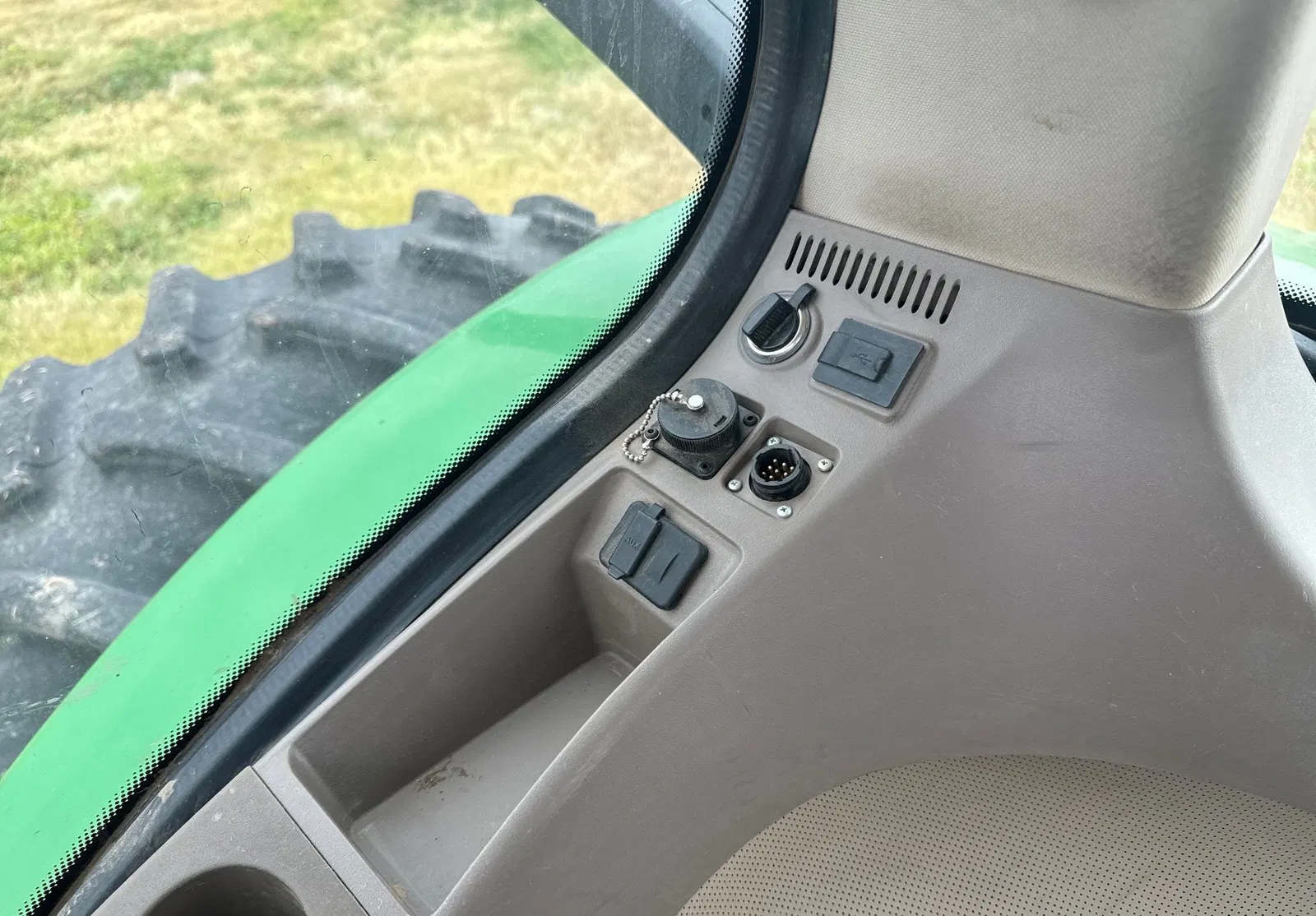 2015 John Deere 8320R