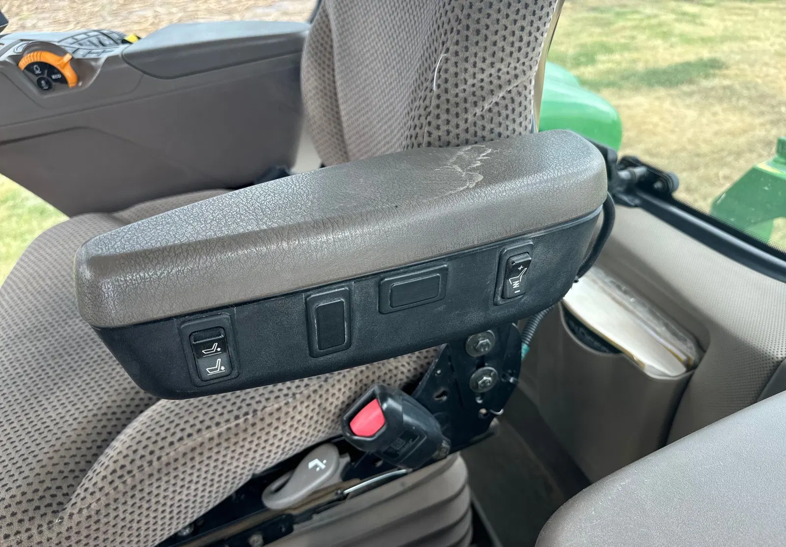 2015 John Deere 8320R