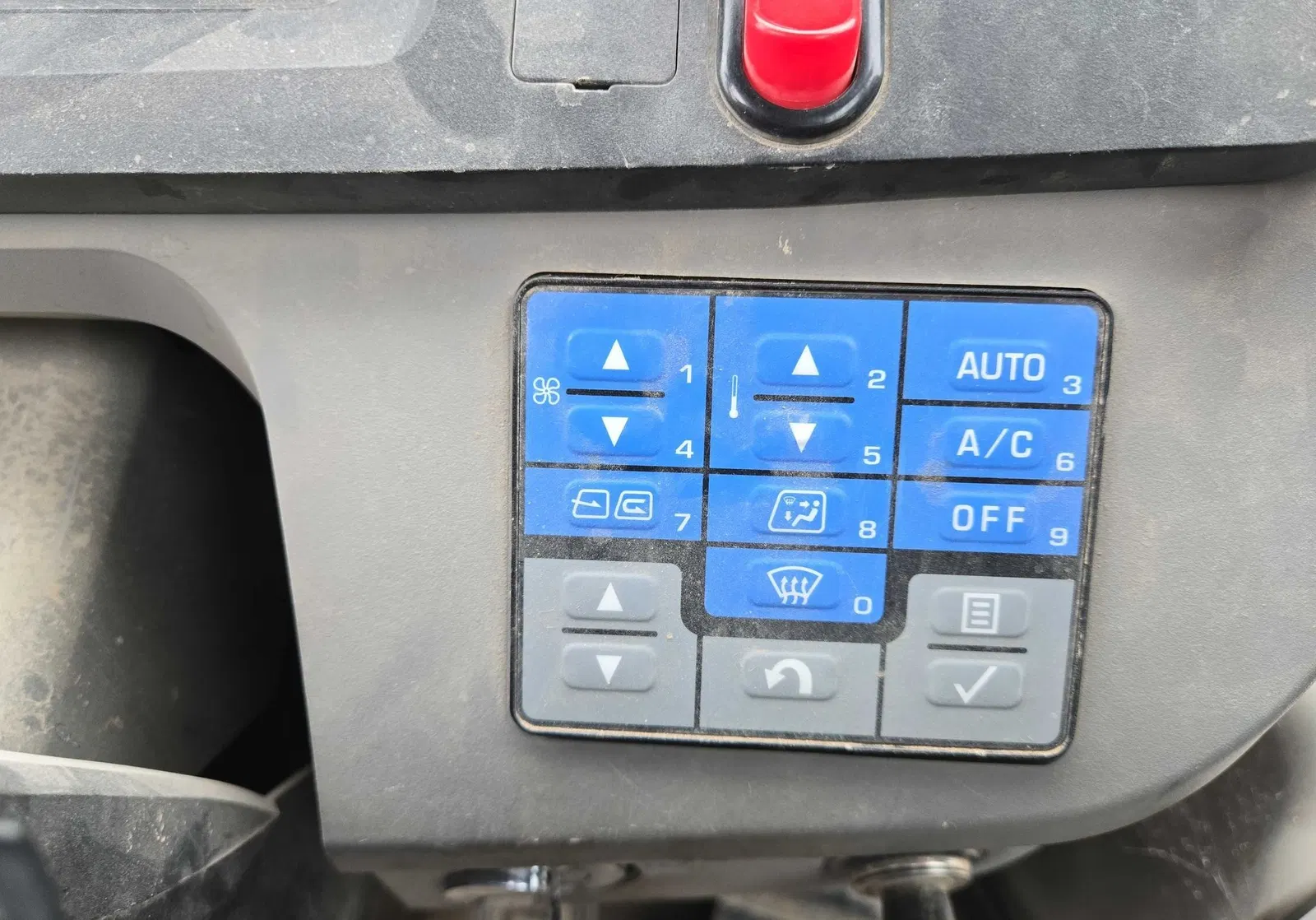 2015 Komatsu WA320-7