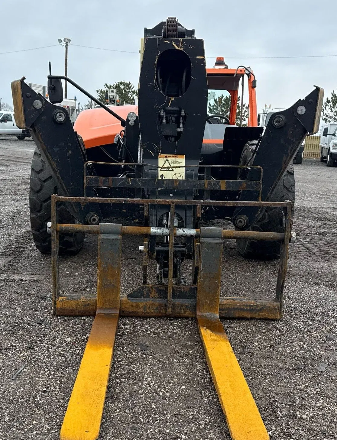 2019 JLG 1255