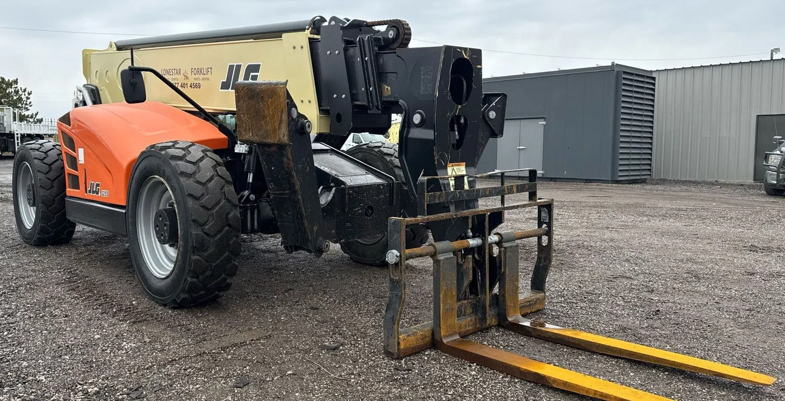 2019 JLG 1255