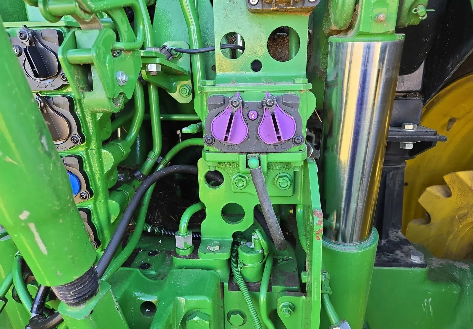 2021 John Deere 6175R