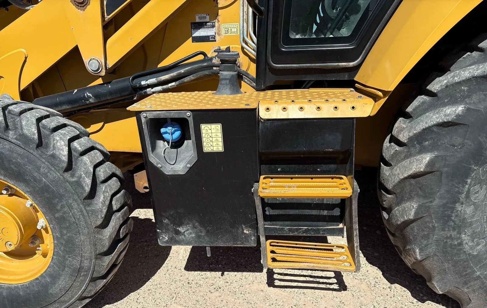 2019 Caterpillar 420F2