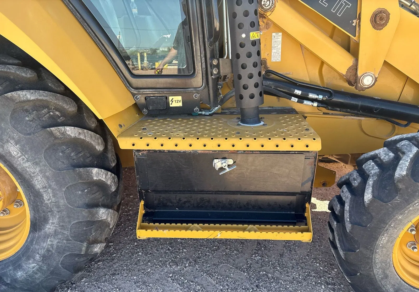 2019 Caterpillar 420F2