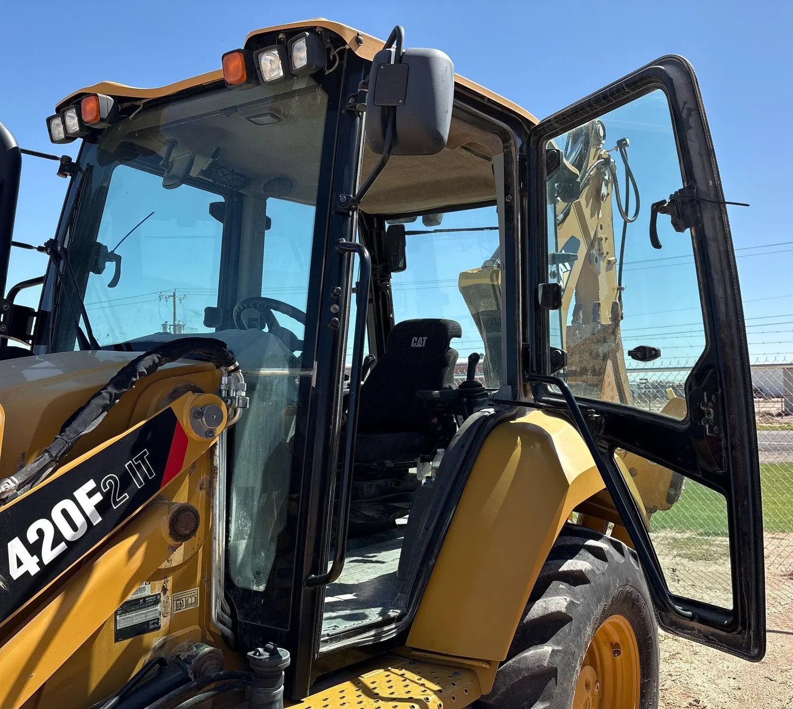 2019 Caterpillar 420F2