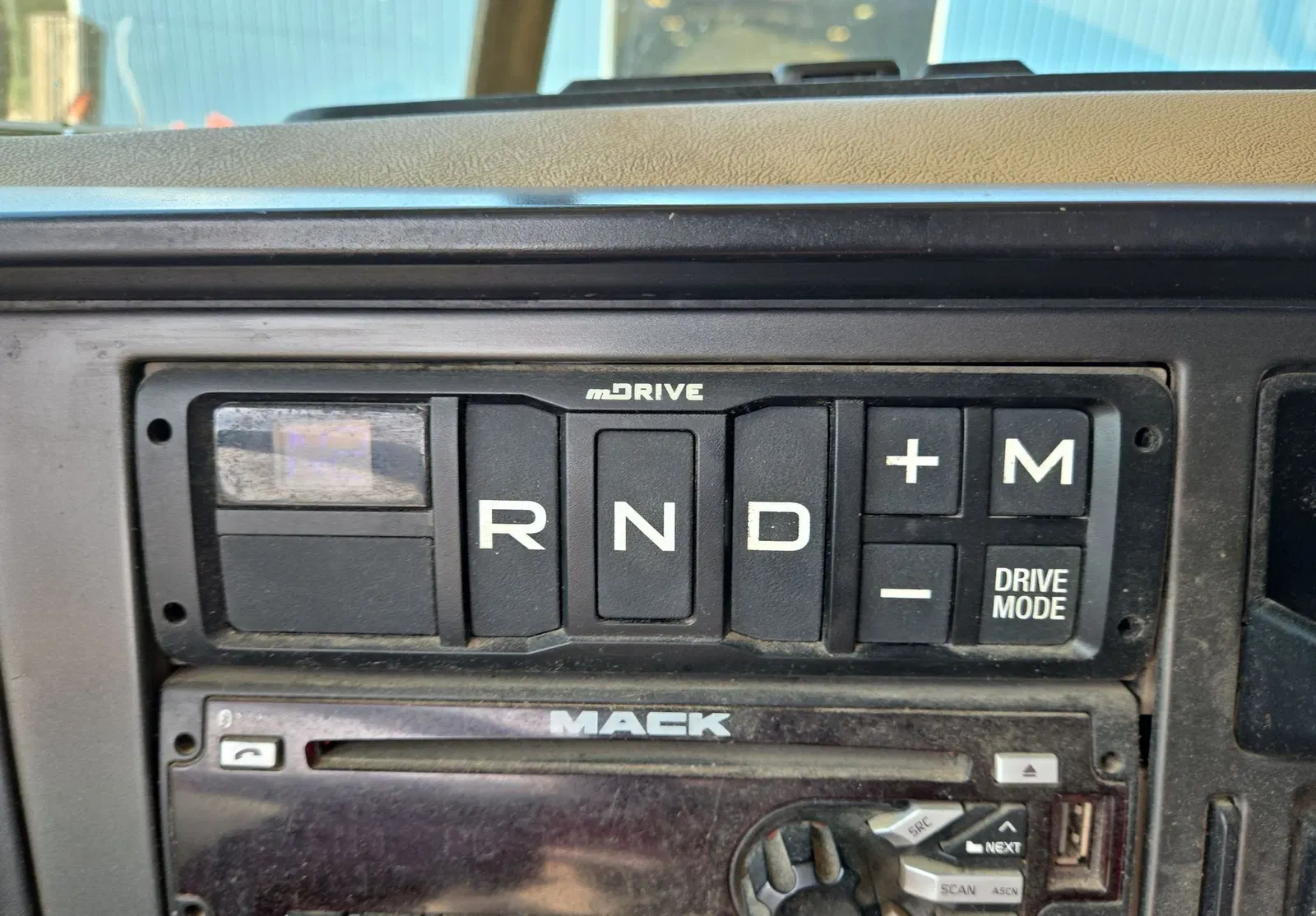 2019 Mack Granite