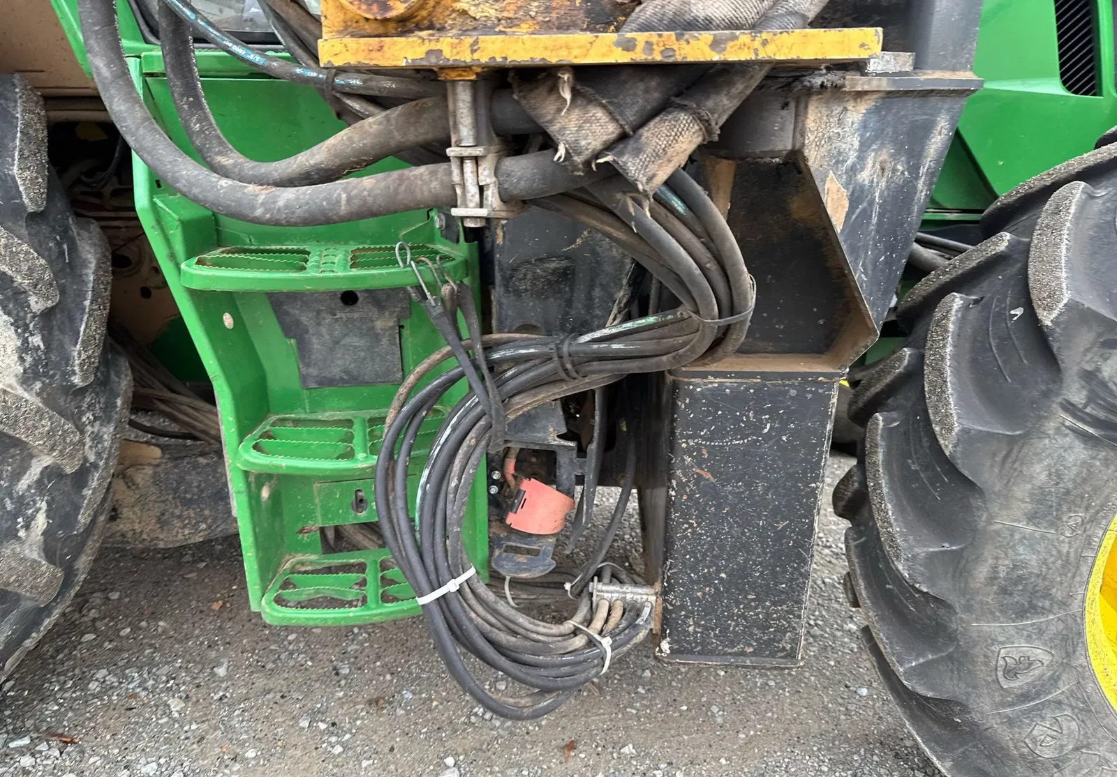 John Deere 6145M