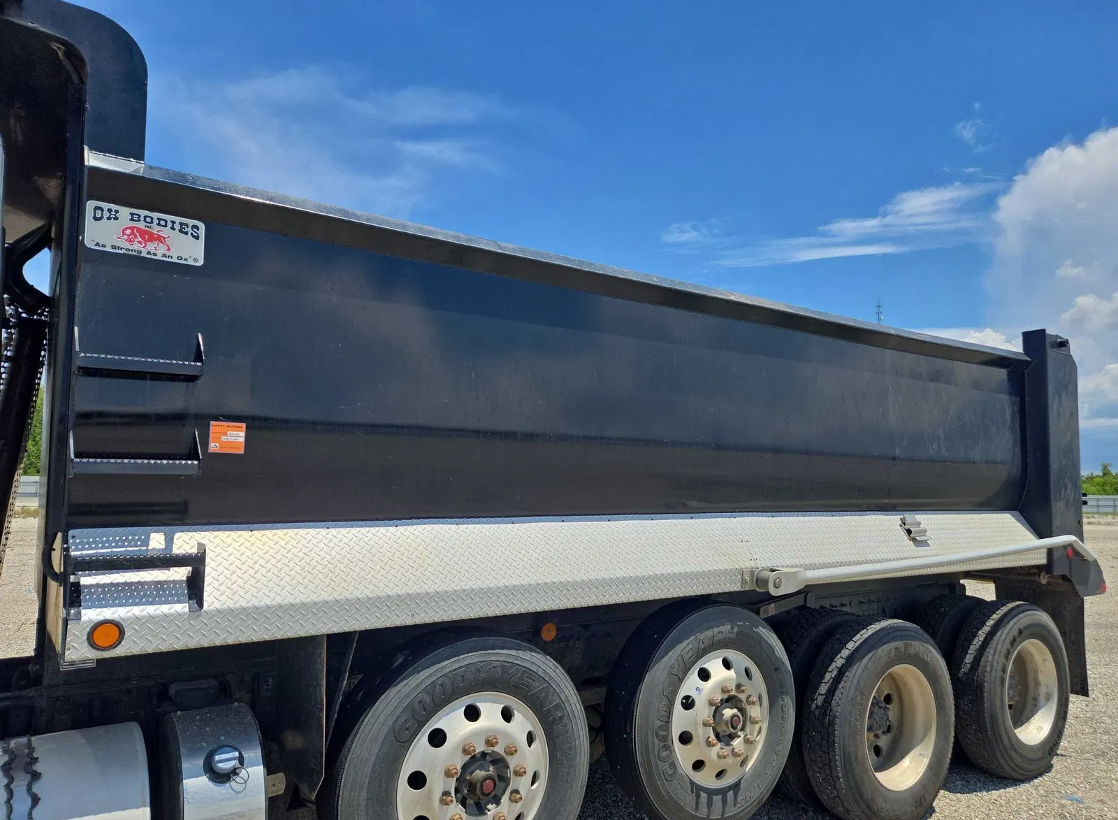 2025 Kenworth T880