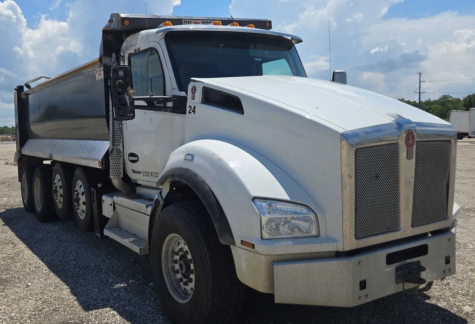 2025 Kenworth T880