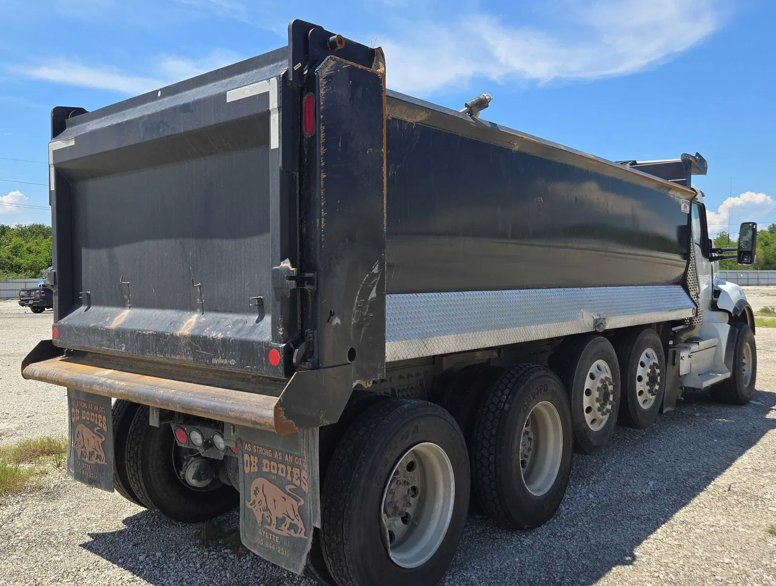 2025 Kenworth T880